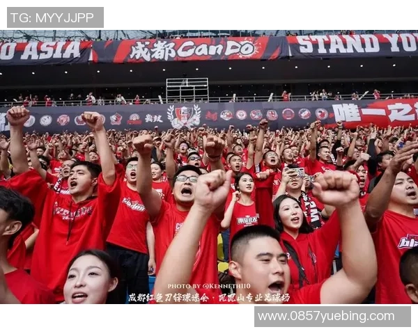 足球明星与球迷的互动方式各异展现个性魅力与职业态度