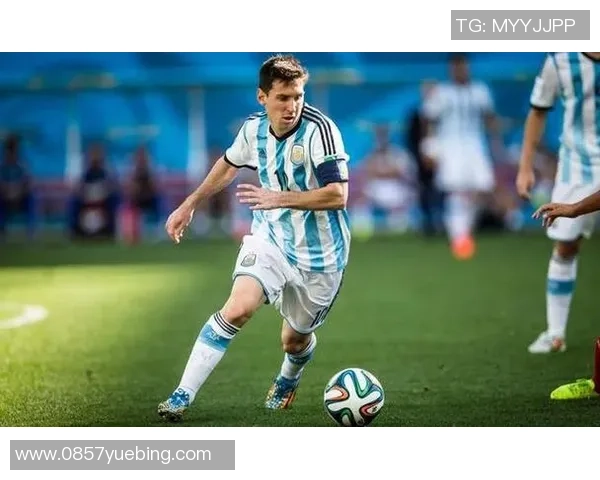 足球明星的成名绝技揭秘：那些让他们在绿茵场上闪耀的独特技能与瞬间